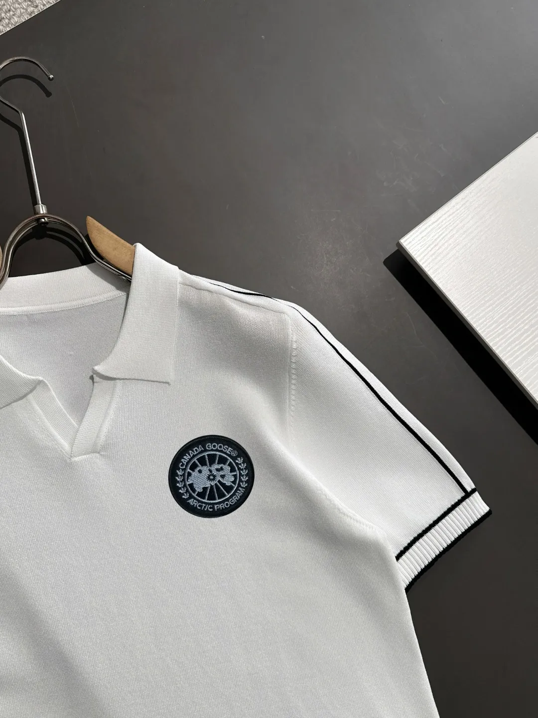 Next day shipping P300 High quality Big Goose 2025 spring and summer new men's lapel short-sleeved T-shirt Made of combed cotton yarn knitted cotton fabric, pure cotton high-weight special yarn, it feels full when weighed, and the upper body is more textured than ordinary T-shirts. This texture can cope with the weather easily and is suitable for both hot and cold! The pattern on the chest adopts three-dimensional embroidery technology, and is perfectly produced stitch by stitch with reference to the original version! Loose fit design, looks noble. Size: M to XXXL